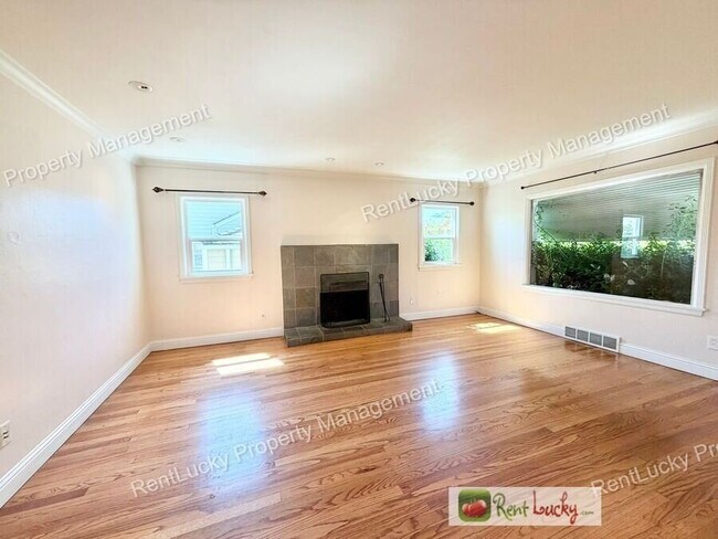 Building Photo - 2130 Montvale Pl W