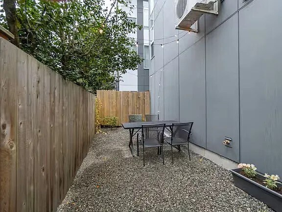 Building Photo - 5005A 40th Ave NE