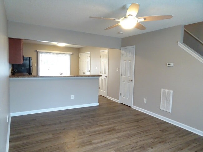 Building Photo - 4001 Grandeur Ave