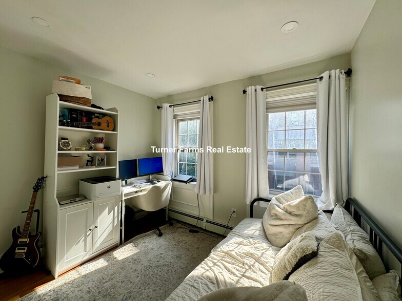 Building Photo - 91 Hudson St