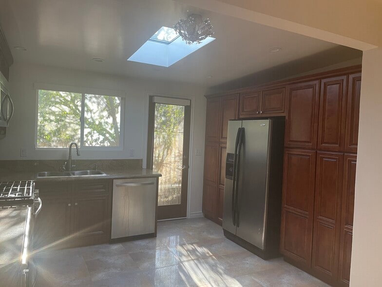 Kitchen - 8547 Airdrome St