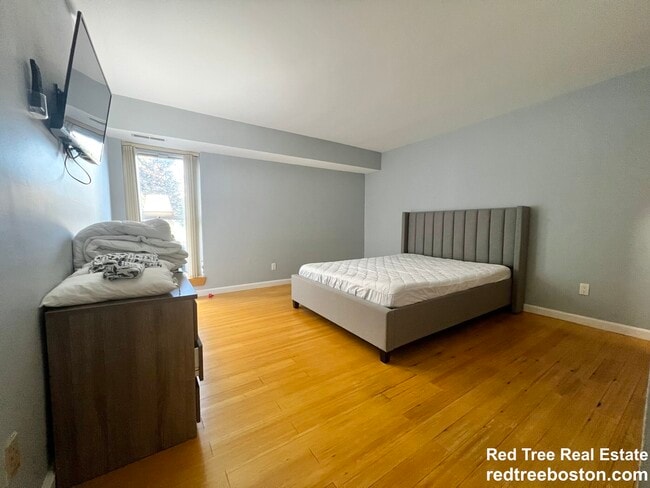 Building Photo - 57 Broadlawn Park