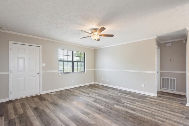 Building Photo - 2832 Vicksburg Ln