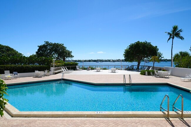 Building Photo - 5600 N Flagler Dr