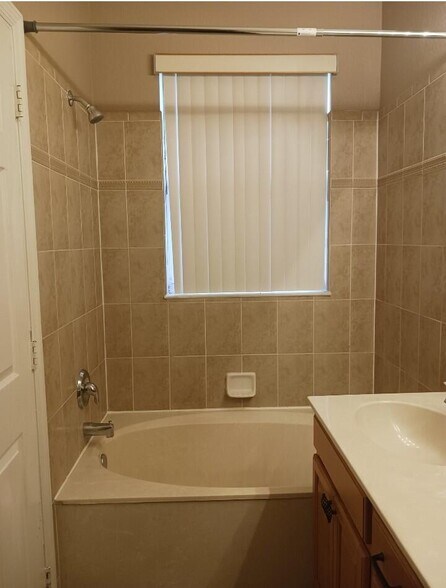 Building Photo - 795 Pipers Cay Dr