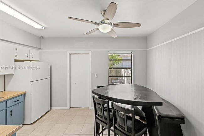 Building Photo - 206 SE 5th St