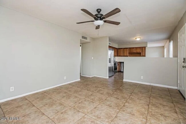 Building Photo - 834 E Glade Ave
