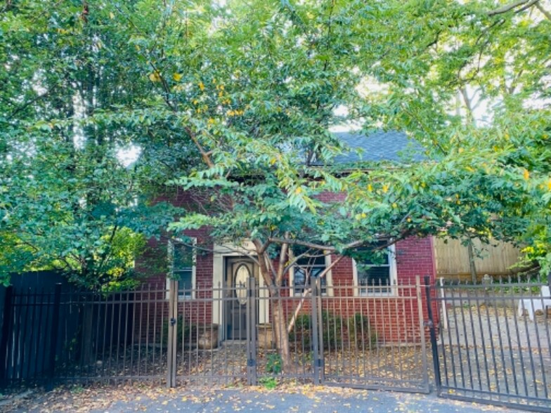 Primary Photo - 2329 Park Ave