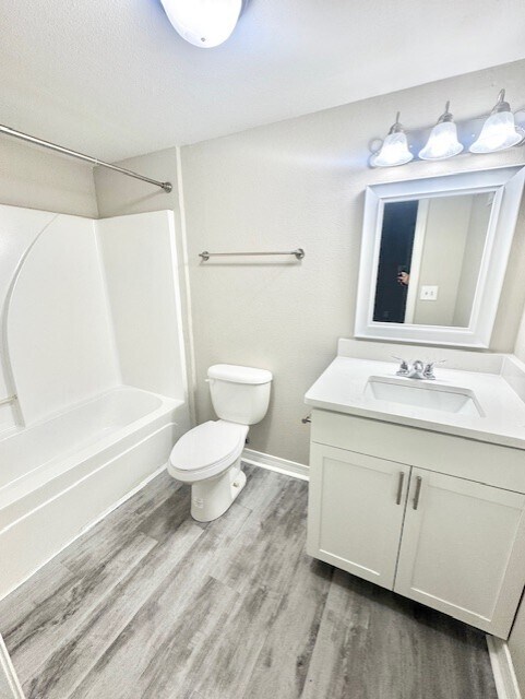 Building Photo - 601 Skyview Dr