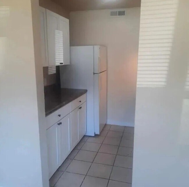 Building Photo - 1750 N Minneapolis St