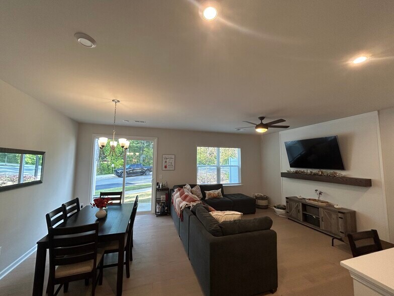 Building Photo - 6021 Caprera Way