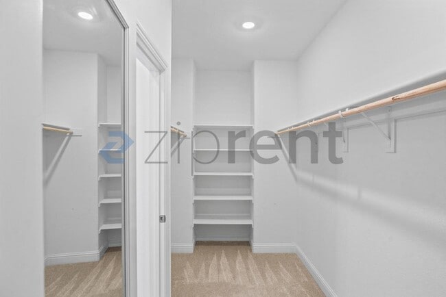Building Photo - Unit
