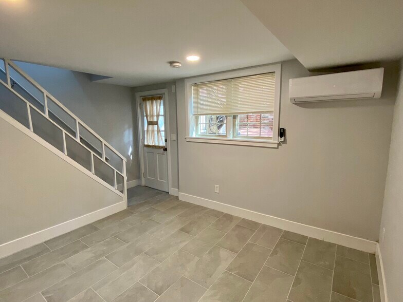 Building Photo - 722 Lombard St