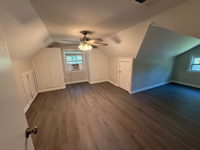Building Photo - 578 Westmoreland Pl