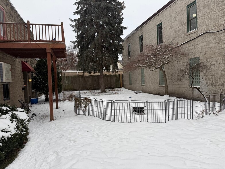 Building Photo - 261 Averill Ave