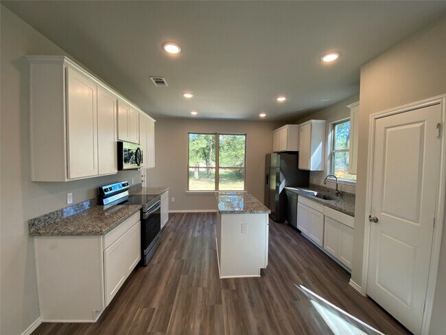 Building Photo - 15860 Pecan Dr