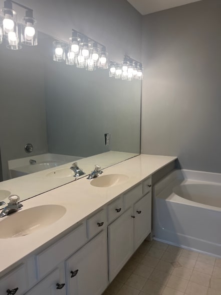 Building Photo - 6915 Beverly Springs Dr