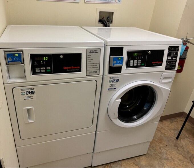 Washer/Dryer - 100 West Ave