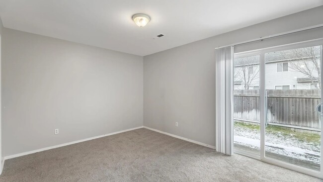 Building Photo - Selling duplex 1.2025