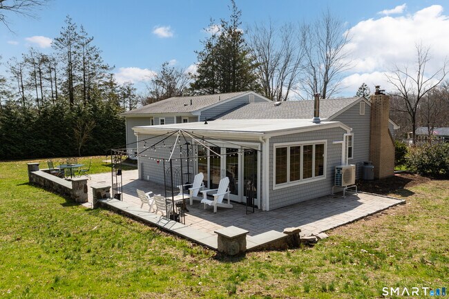 Building Photo - 51 W Lake Ave