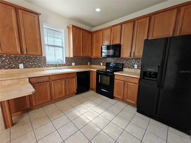 Building Photo - 13742 Beauregard Pl