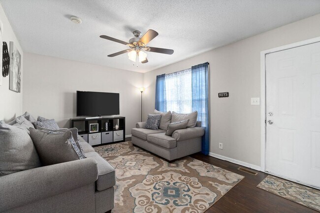 Building Photo - 524 Gainey Dr