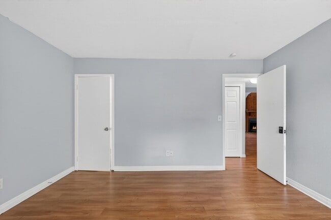 Building Photo - Cozy 3 Bedroom Available in Tampa!