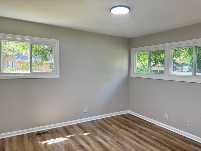 Building Photo - Great Home Conveniently Located! 3 Bed 1 B...