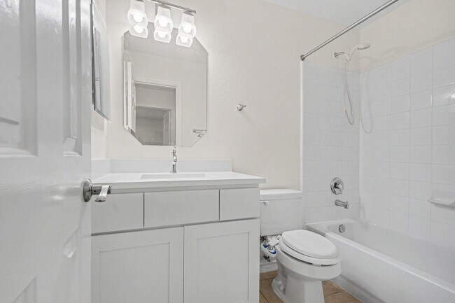 Building Photo - 15403 Court Green Trail