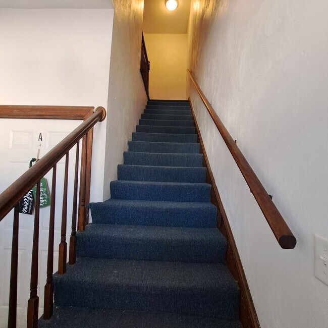 Building Photo - 708 DINWID