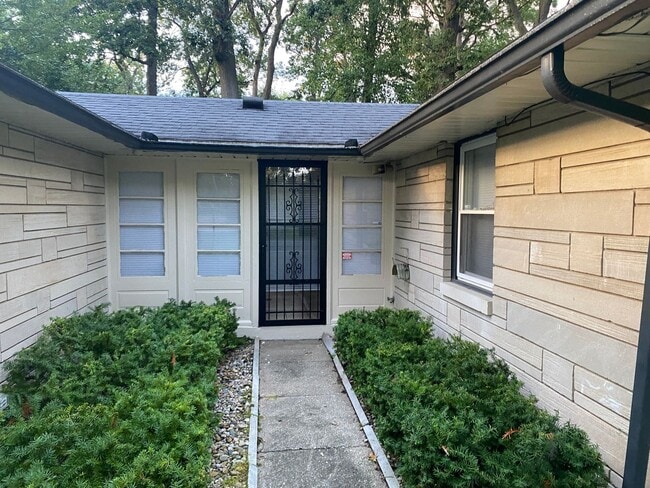 Building Photo - Gorgeous and furnished 2  bed/1 bath mid-century ranch $1475!!