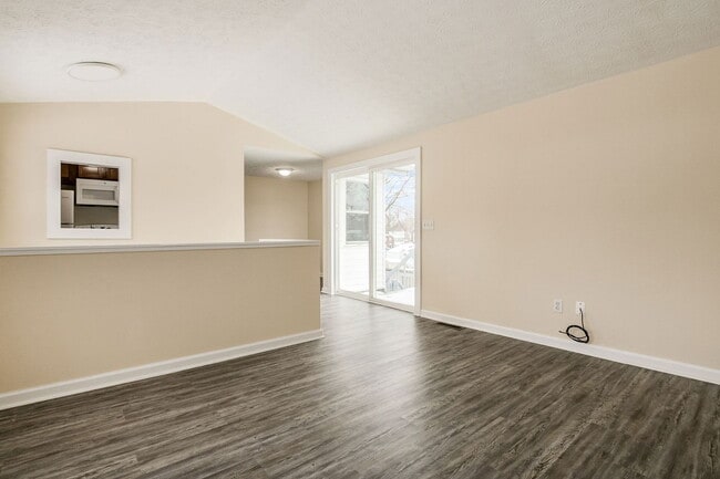 Building Photo - 611 Evergreen Terrace