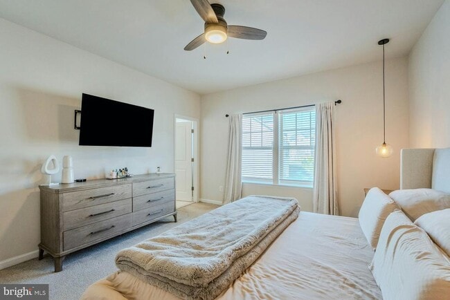 Building Photo - 813 Sawback Sq NE