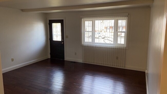 Building Photo - 401 Lufkin Dr