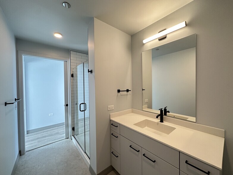 Building Photo - 2155 N Elston Ave