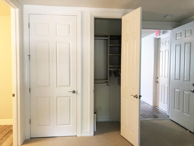 Building Photo - 1072 Community Dr