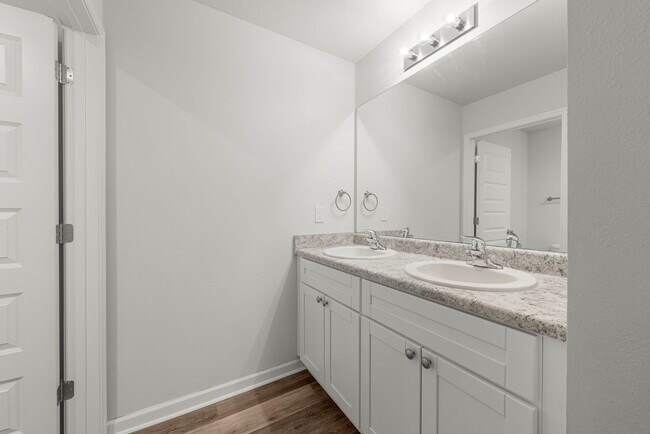 Building Photo - 5832 Viking Wy