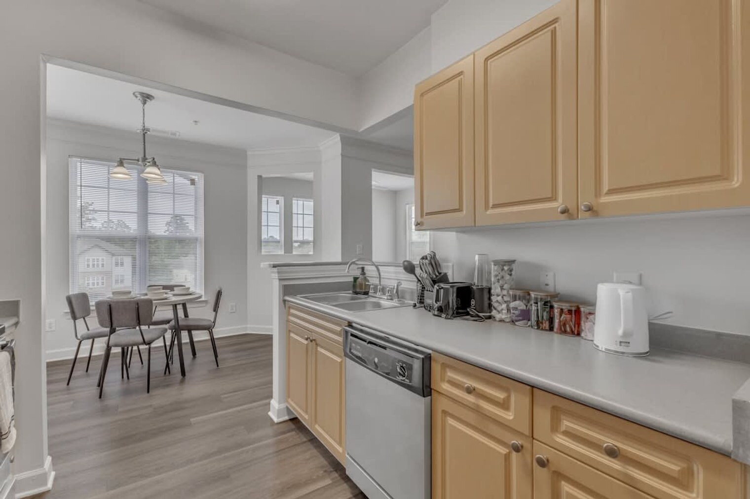 Building Photo - 8238 Hydon Dawn Ln