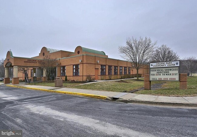 Building Photo - 9621 52nd Ave
