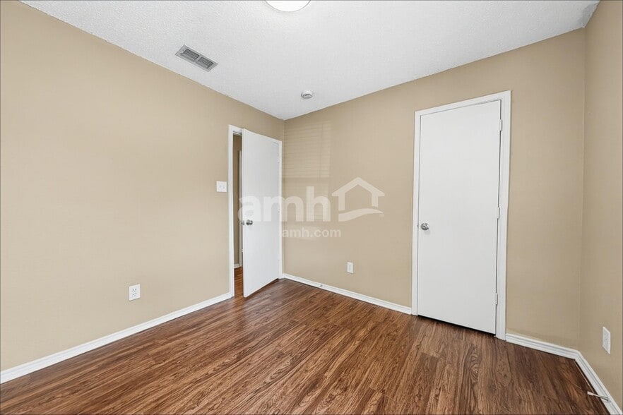 Building Photo - 4652 Cool Ridge Ct