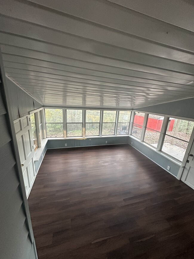 Building Photo - 1633 Yvonne Dr