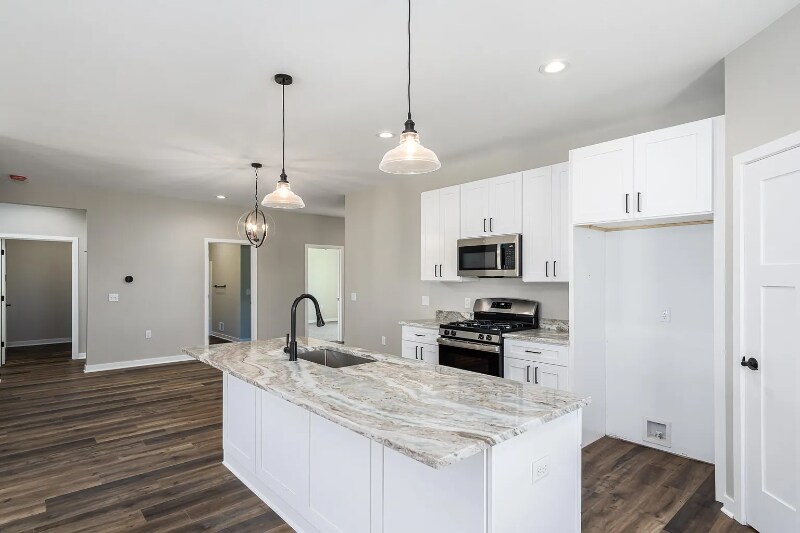 Building Photo - 946 Kings Dr