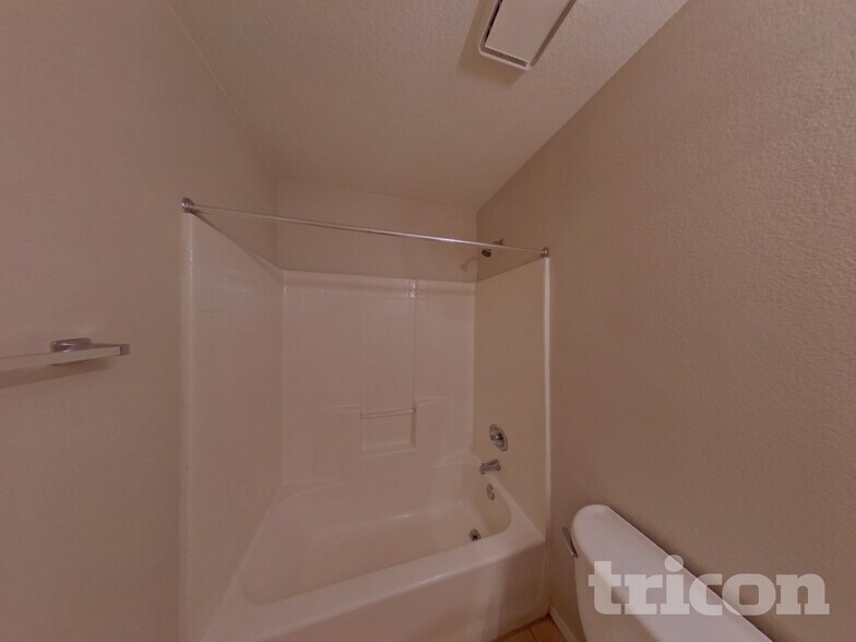 Building Photo - 1411 W Villa Theresa Dr