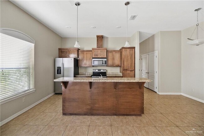 Building Photo - 2715 Mimosa St
