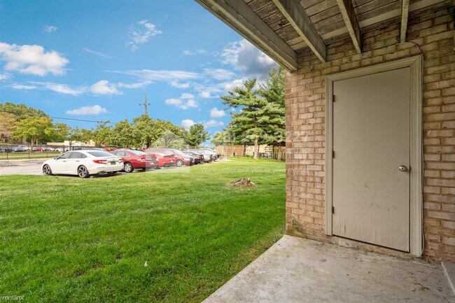 Building Photo - 3 br, 1.5 bath Condo - 6305 Hil Mar Drive,...