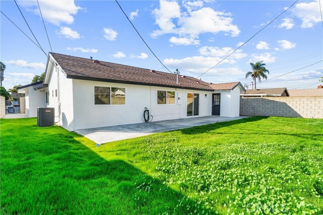 Building Photo - 15542 Mayflower Ln