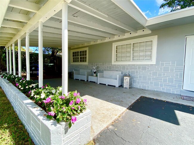 Building Photo - 3440 SW 20th St