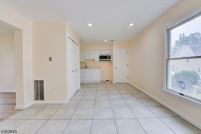 Building Photo - 145 S Arlington Ave