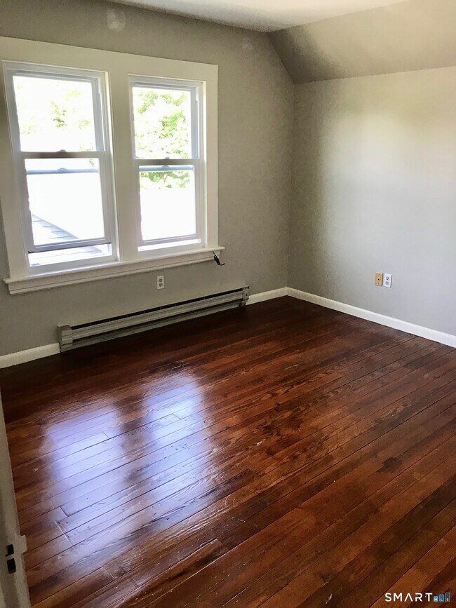 Building Photo - 52 Catherine St