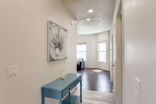 Building Photo - Blackstone Duplex